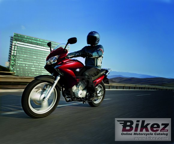 2011 Honda Varadero 125 photo